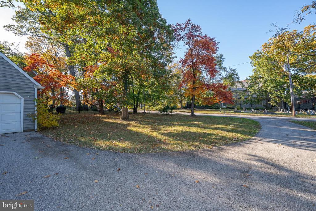 205 Pennswood Rd in Bryn Mawr, PA - Building Photo