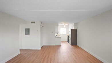 1100 E Caroline St in Tavares, FL - Building Photo - Building Photo