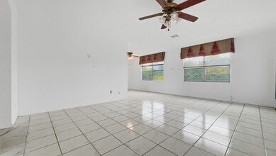 101 SW 132nd Way in Pembroke Pines, FL - Building Photo - Building Photo