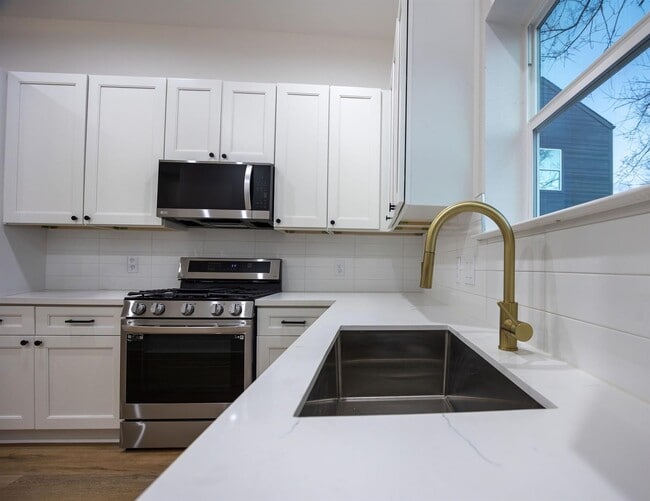 868 E 35th St in Houston, TX - Building Photo - Building Photo