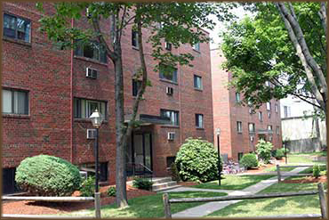 Riverside Apartments, 8-20 in Watertown, MA - Foto de edificio - Building Photo