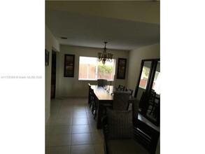 10863 NW 53rd Ln in Doral, FL - Building Photo - Building Photo