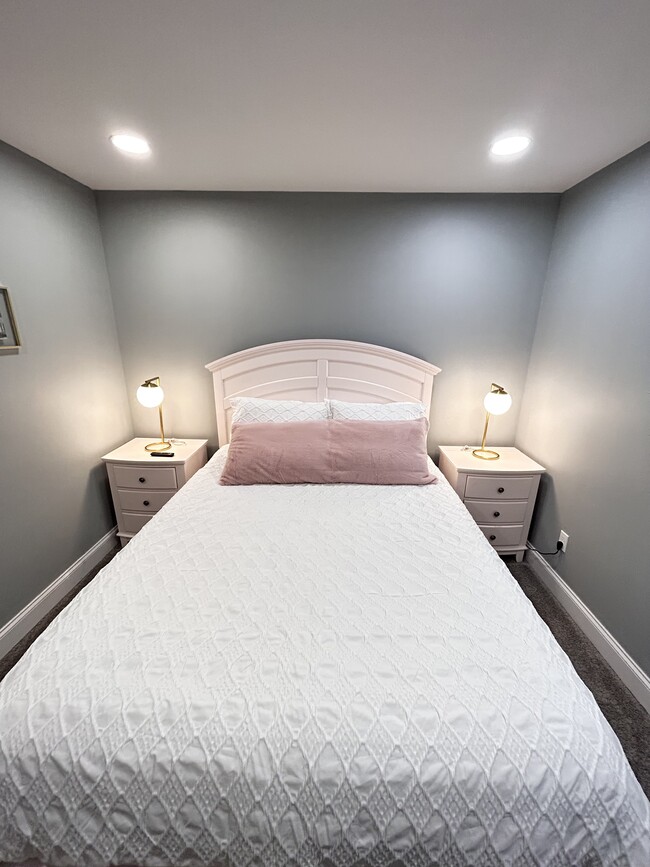 1 Candice Ct, Unit Private Bedroom in Medford, NY - Building Photo - Building Photo