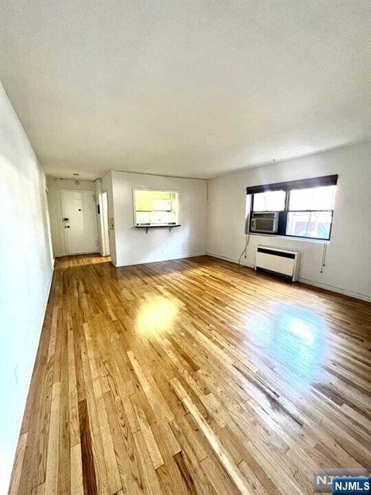 3020 Edwin Ave in Fort Lee, NJ - Building Photo