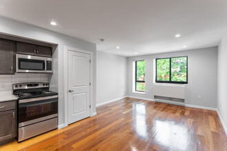 2724 Heath Ave in Bronx, NY - Building Photo - Interior Photo