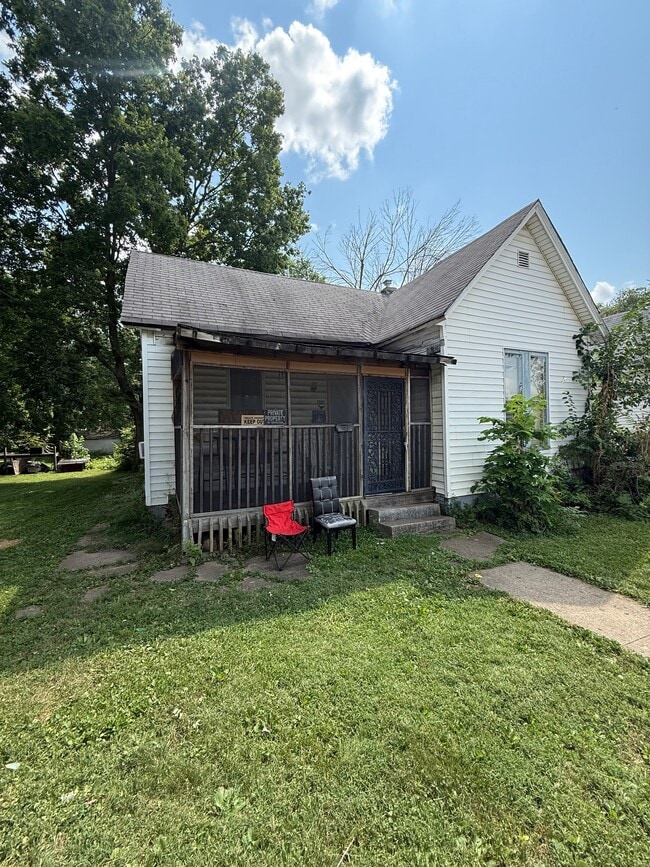 property at 1261 E Grand Ave