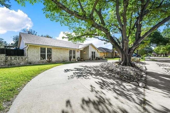 property at 428 Park Bend Dr