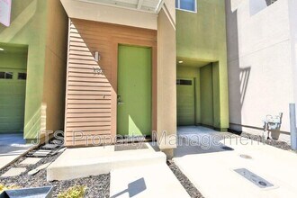 396 Midstream Ln in West Sacramento, CA - Foto de edificio - Building Photo