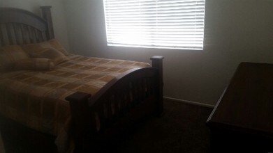 6589 Palo Verde Ave in Twentynine Palms, CA - Foto de edificio - Building Photo