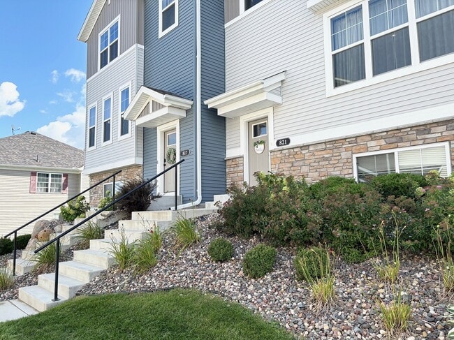 property at 821 Roselyn Dr