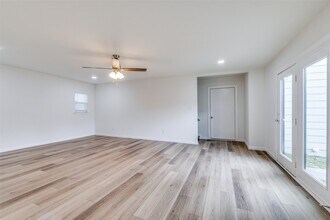 2917 Dale Dr in Plano, TX - Foto de edificio - Building Photo