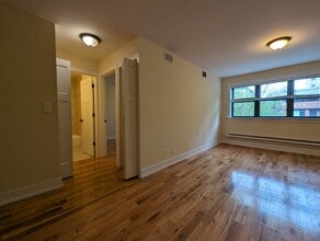557 W Arlington Pl, Unit 3 in Chicago, IL - Foto de edificio - Building Photo