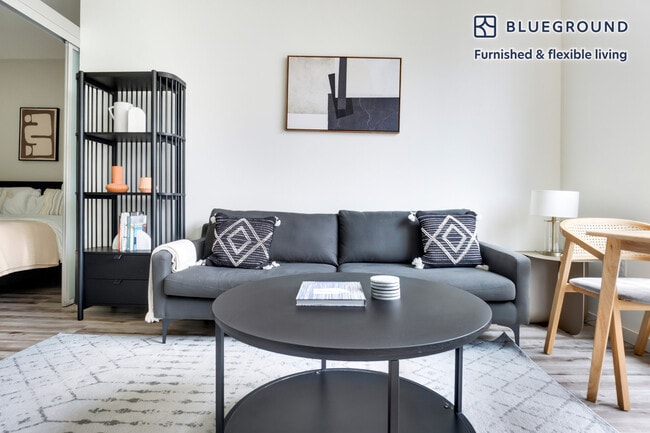 1255 Harrison St in Seattle, WA - Foto de edificio - Building Photo