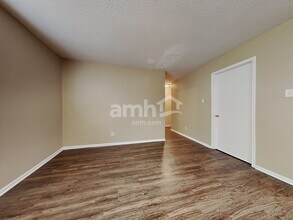 5601 Skipping Stone Dr in Indianapolis, IN - Foto de edificio - Building Photo