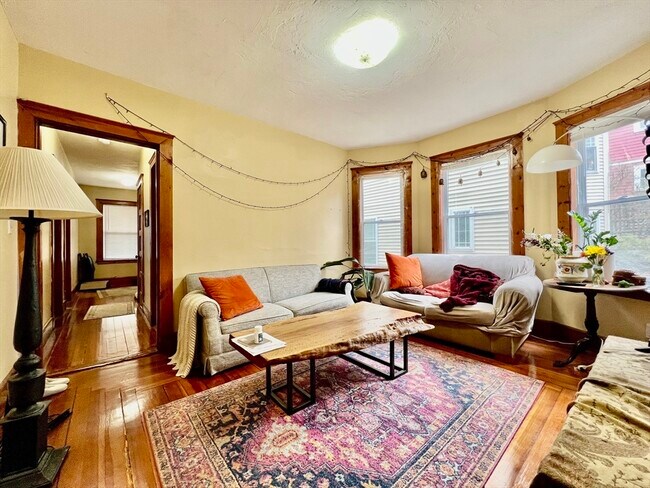 69 Woodlawn St, Unit 1 in Boston, MA - Building Photo - Building Photo