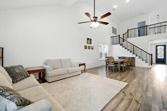 15727 Rosemary Hl Ln in Conroe, TX - Foto de edificio - Building Photo