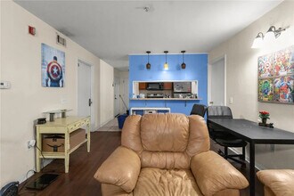 3921 SW 34th St, Unit 204 in Gainesville, FL - Foto de edificio - Building Photo