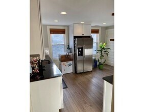 30 Tuttle St-Unit -3 in Boston, MA - Foto de edificio - Building Photo