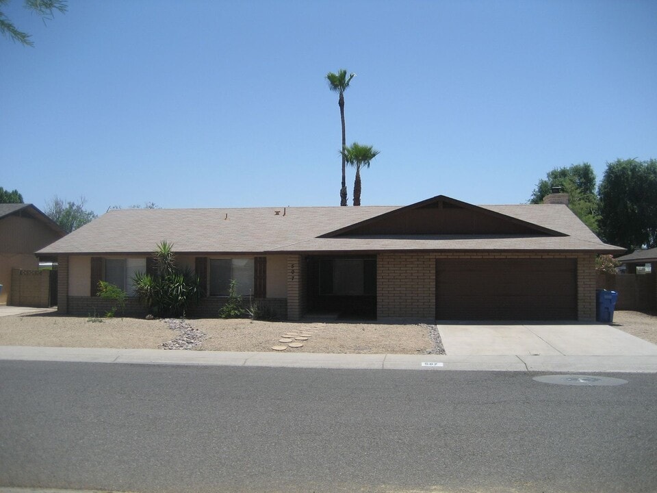 507 E Helena Dr in Phoenix, AZ - Building Photo