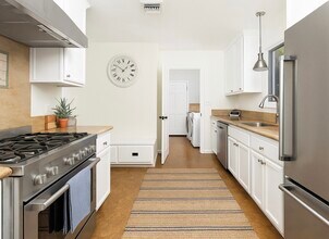 1030 Chelsea Ave in Santa Monica, CA - Foto de edificio - Building Photo