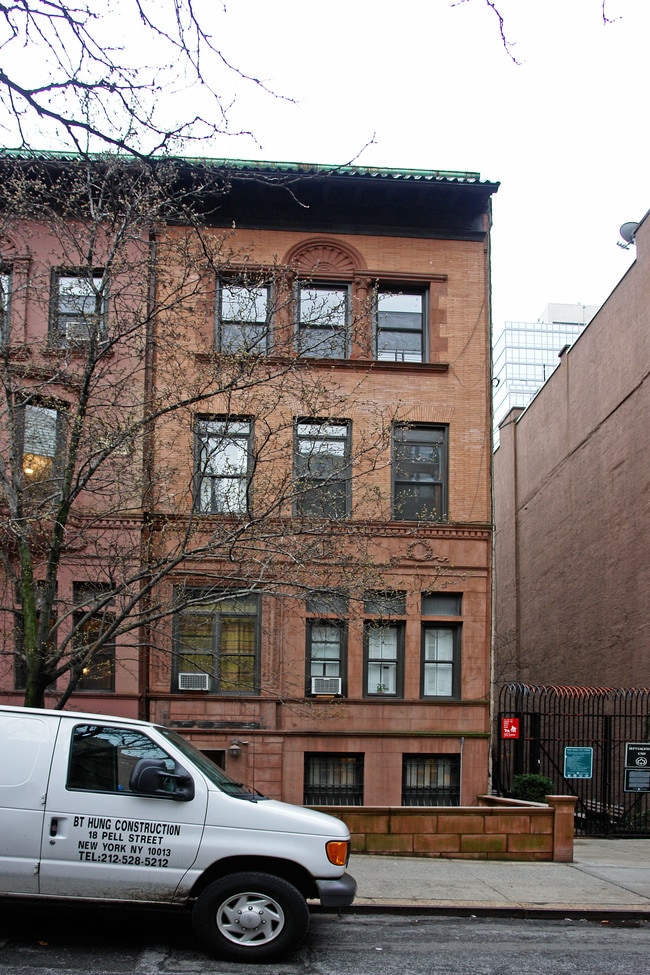 254 W 71st St in New York, NY - Building Photo - Building Photo