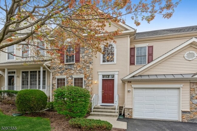 property at 27 Rolling Views Dr