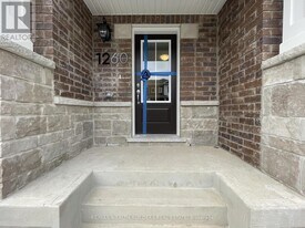 1260 Wintergreen Pl in Milton, ON - Building Photo