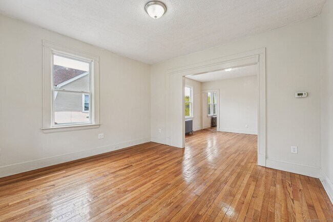 154 Easton Ave-Unit -2 in Waterbury, CT - Building Photo - Building Photo