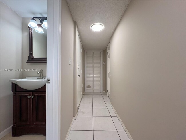 7401 NW 16th St, Unit 408 in Plantation, FL - Building Photo - Building Photo