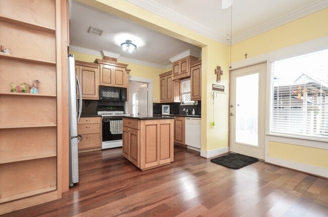 property at 3211 Beauchamp St
