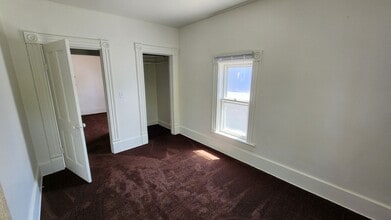 321 9th St N-Unit -323 in La crosse, WI - Building Photo - Building Photo