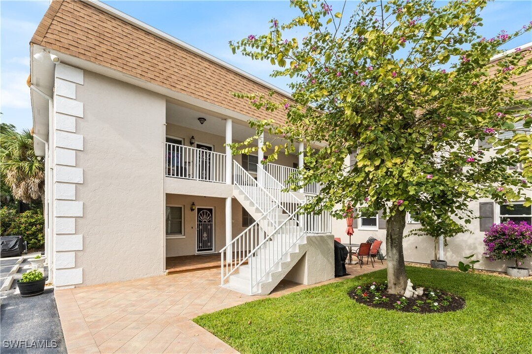 940 3rd St S in Naples, FL - Building Photo