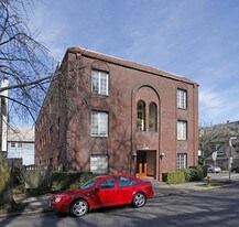 Queen Anne Apartments in Portland, OR - Building Photo