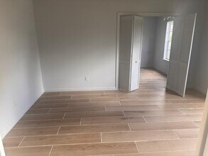 21326 4 Oaks Dr in Houston, TX - Building Photo - Building Photo