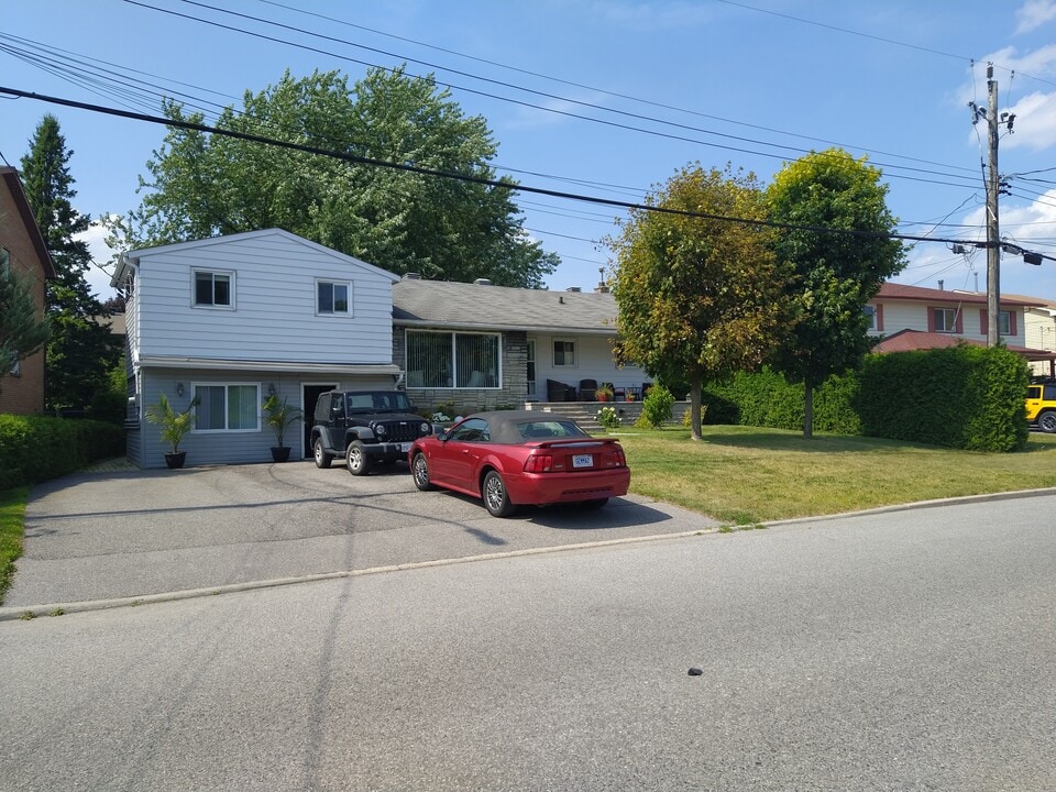 1491 Goth Av in Ottawa, ON - Building Photo