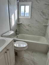 2043 Larkhall Rd in Dundalk, MD - Foto de edificio - Building Photo