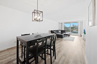 1050 Hillsboro Mile in Hillsboro Beach, FL - Building Photo - Building Photo