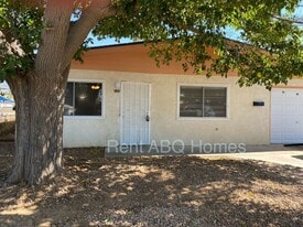 228 Espejo St NE in Albuquerque, NM - Building Photo