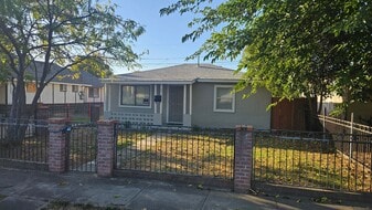 3618 Stanislaus St in Riverbank, CA - Building Photo