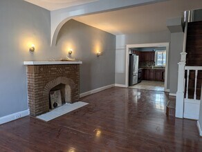 2409 McElderry St in Baltimore, MD - Foto de edificio - Building Photo