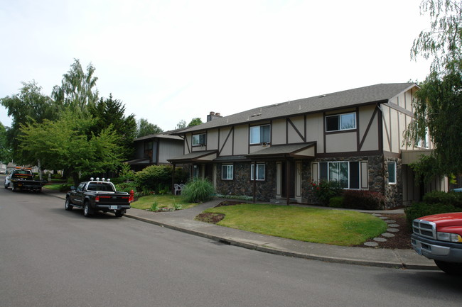 Iris Meadows Apartments in Salem, OR - Building Photo - Building Photo