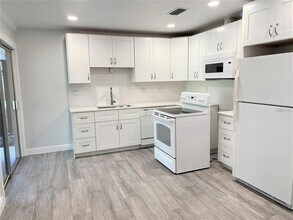 2625 Handley Blvd in Lakeland, FL - Building Photo - Building Photo