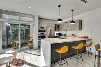 2924 Bird Ave in Miami, FL - Foto de edificio - Building Photo