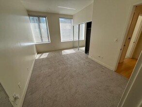 3810 Wilshire Blvd, Unit 307 in Los Angeles, CA - Building Photo - Building Photo