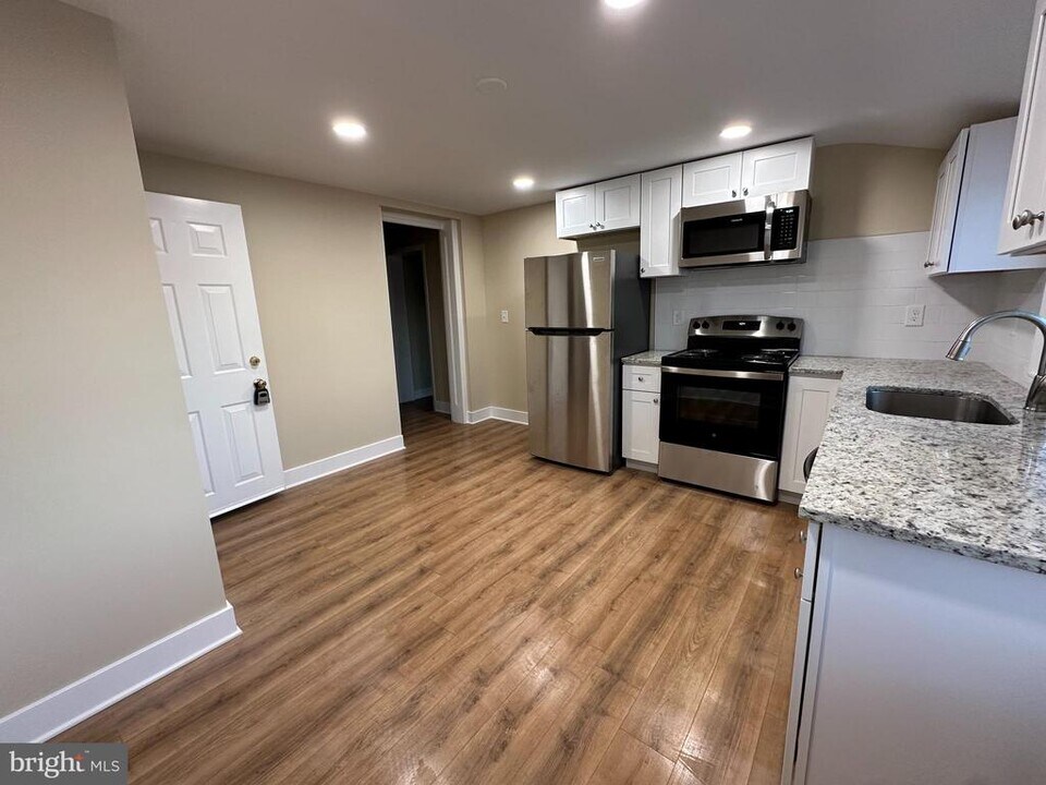 608 DeKalb St-Unit -2 in Bridgeport, PA - Foto de edificio