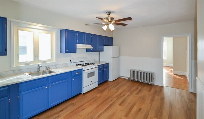 76 Brown St in Waltham, MA - Building Photo - Building Photo