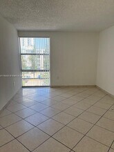 17570 Atlantic Blvd, Unit 408 in Sunny Isles Beach, FL - Foto de edificio - Building Photo