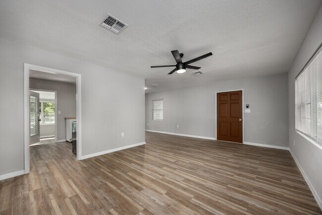 640 NW 36th Ter in Gainesville, FL - Building Photo - Building Photo