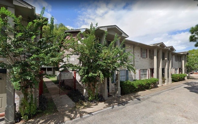9344 Pecos St in Houston, TX - Foto de edificio