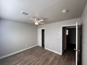 9549 Eastview Dr in Hanford, CA - Building Photo - Building Photo